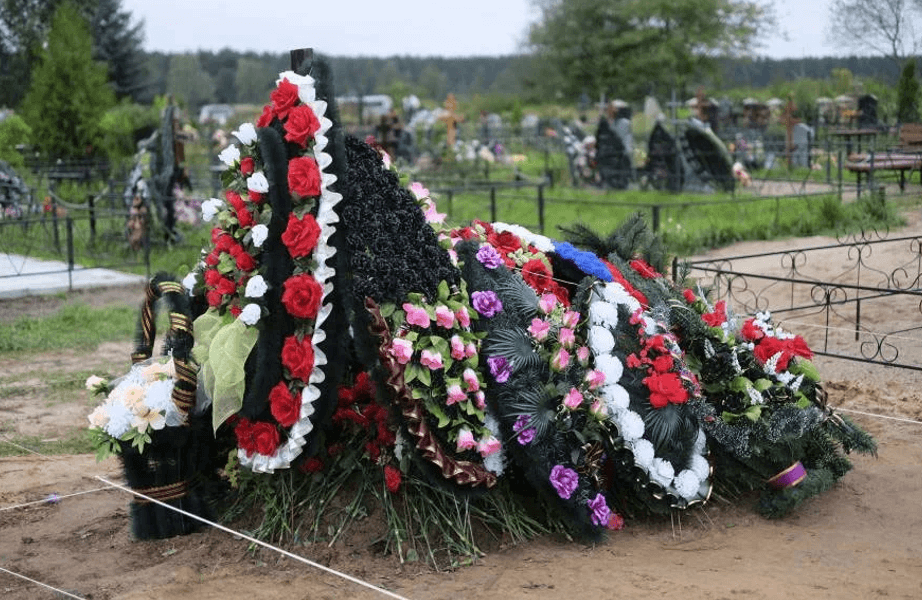 Когда можно приходить на кладбище